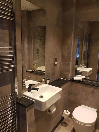 Bathroom 4, The Craigie, Midlothian