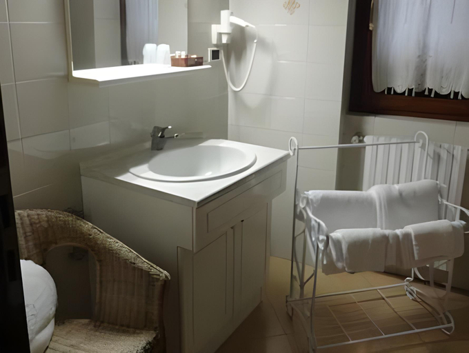 Bathroom 3, Albergo & Ristorante Selvatico, Pavia