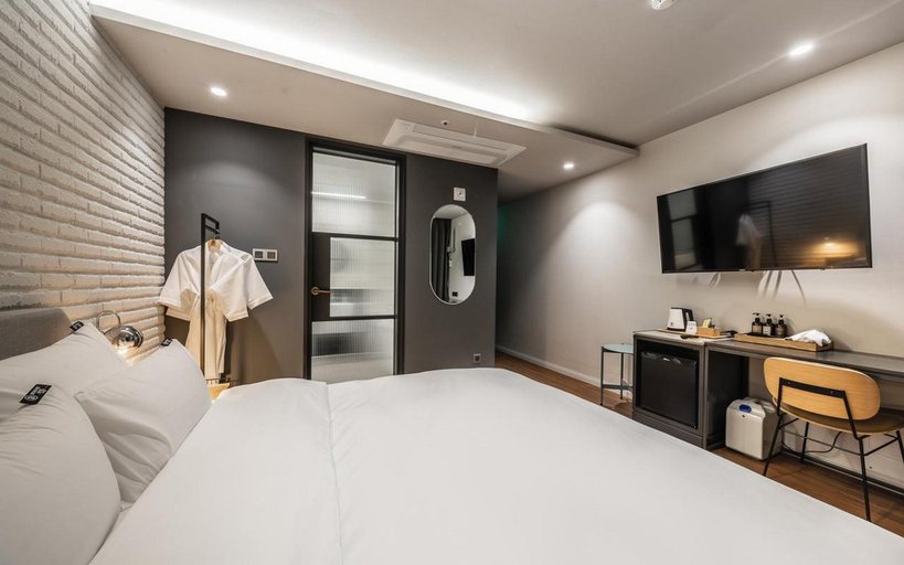 Bedroom 2, Busan Sajik Baseball Field Brown Dot, Buk