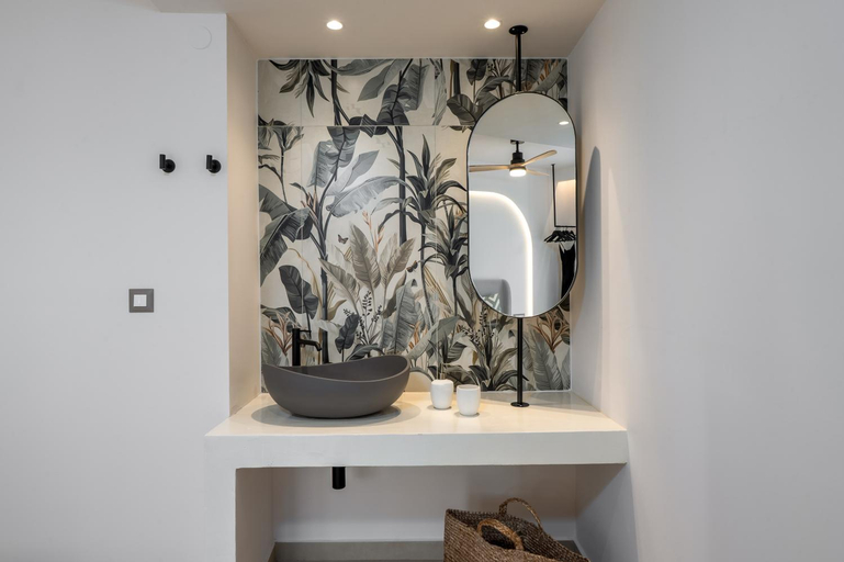 Bathroom 5, Socrates Studios, Ionian Islands