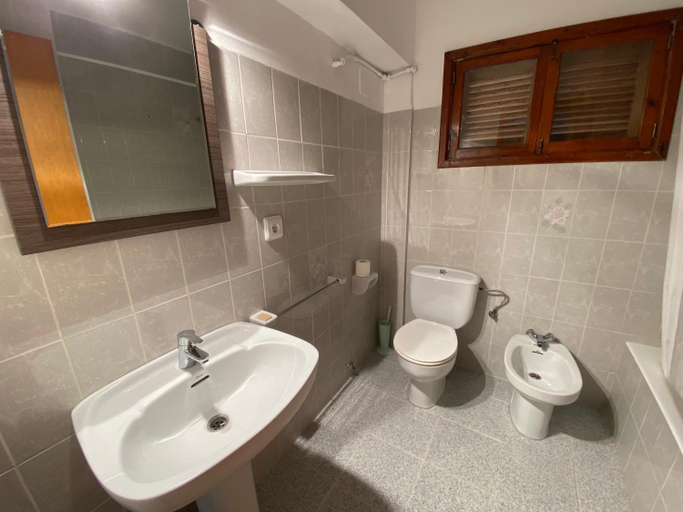 Bathroom 3, CH El Quijote, Baleares