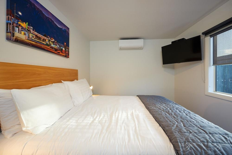 Bedroom 2, The White Morph, Kaikoura
