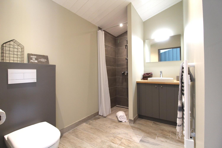 Bathroom 2, Le Moulin d'Angibaud, Charente-Maritime