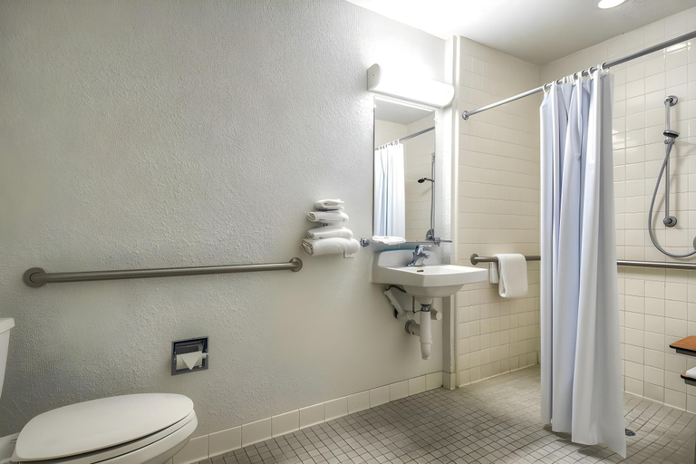 Bathroom 3, Beachside Inn Anaheim, Orange