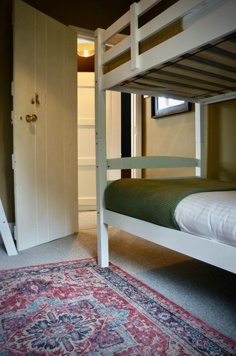 Bedroom 2, Hazelhurst Farm, Hampshire