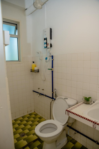 Bathroom 5, Ong Hotel, Tawau