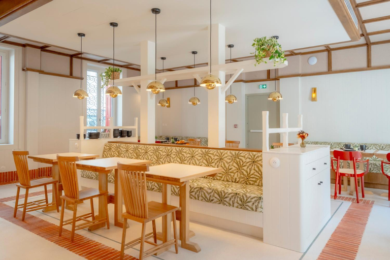 Others 5, Le Petit Hotel, Pyrénées-Atlantiques
