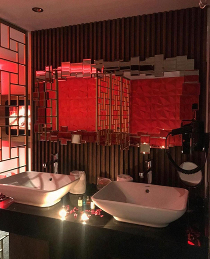 Bathroom 4, Emen'S Otel, Konak