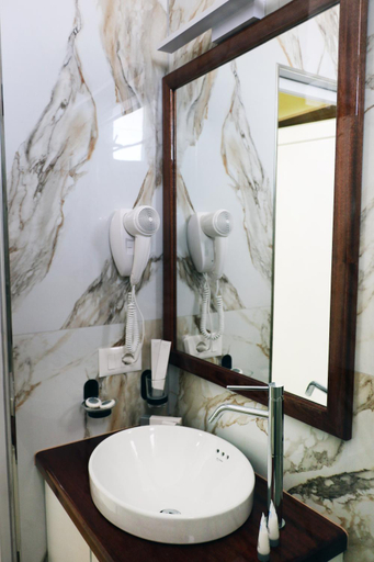Bathroom 3, Rifat Peshkatari Hotel, Durrësit