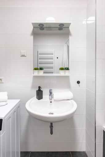 Bathroom 3, Hock Residence By Vagabond, Budapesti