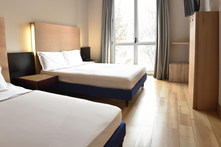 Bedroom 2, B&B HOTEL Milano Cologno Studios, Milano