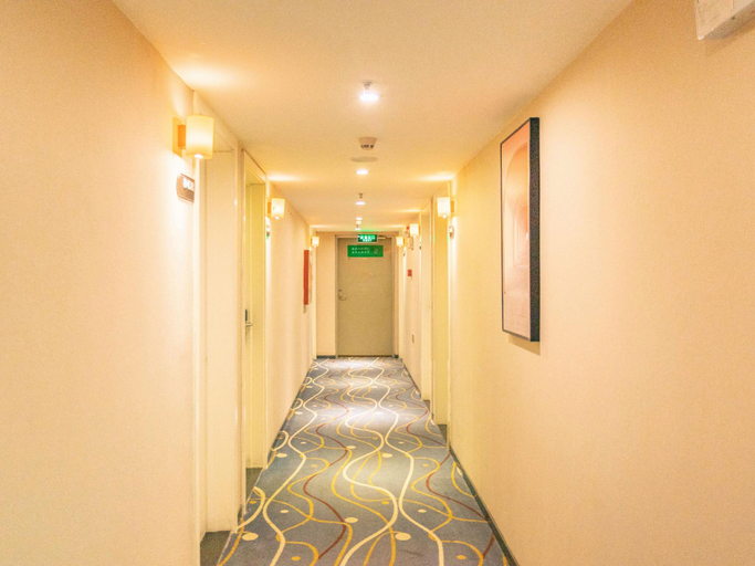 Others 4, 7 Days Premium Shenzhen North Station Yicheng Center, Shenzhen