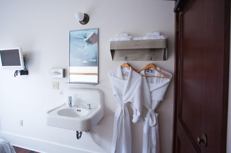 Bathroom 3, Selina Commodore Astoria, Clatsop