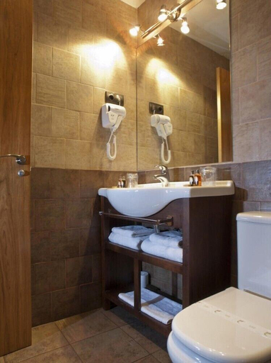 Bathroom 5, Las Leyendas, Ávila