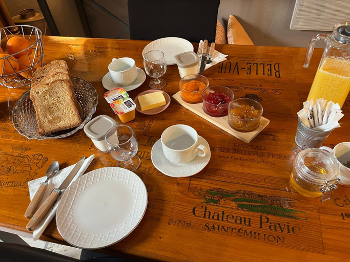 Others 4, Chambres et Gite Peyroutas "Amelie" a Vignonet St Emilion, Gironde
