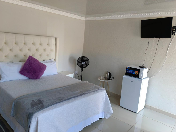Others 4, SolDin Guest House, Bojanala