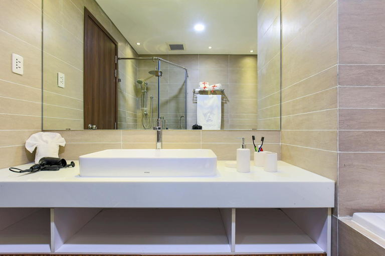 Bathroom 3, Aurora Serviced Apartments, District 3