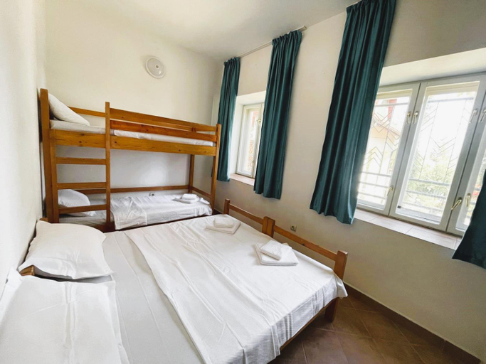 Bedroom 5, Oaki Lake, Agigea