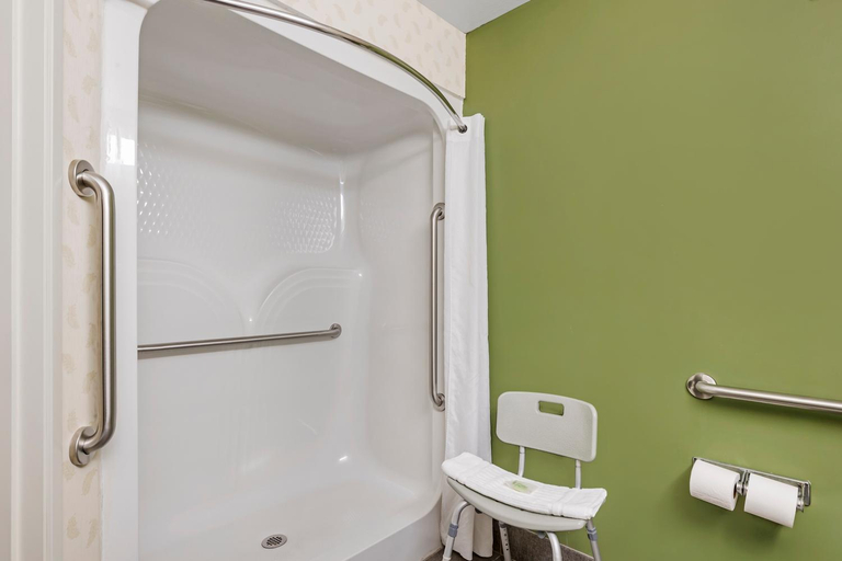 Bathroom, Sleep Inn & Suites Charles City, Floyd