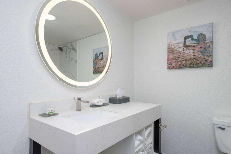 Bathroom 4, La Quinta Inn by Wyndham El Dorado, Union