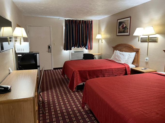 Bedroom 3, Economy Inn McCook, Red Willow