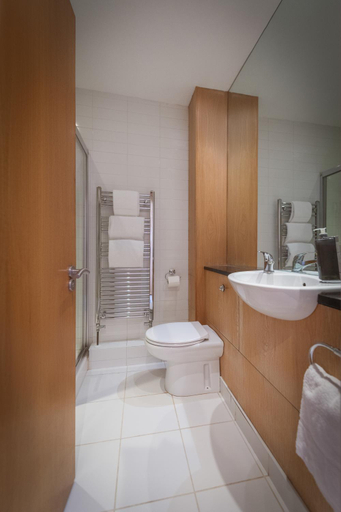 Bathroom 4, Brennan Court Guest Accommodation