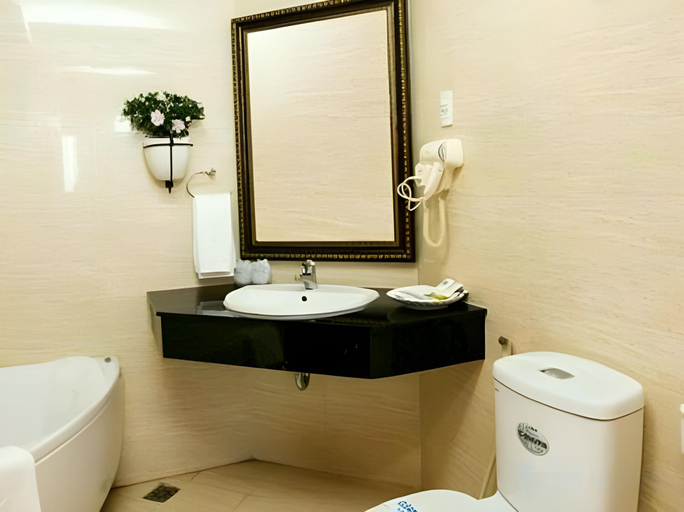 Bathroom 5, White Lion Hotel, Ho Chi Minh City