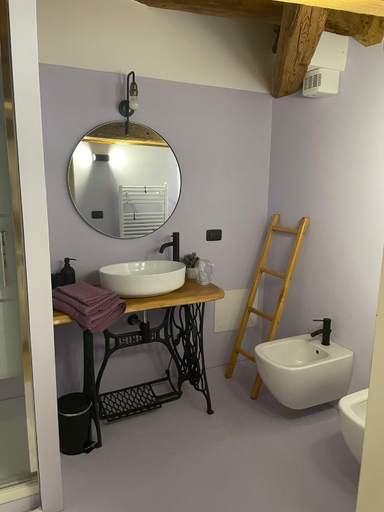Others 4, B&B La Nicchia nel Borgo, Udine