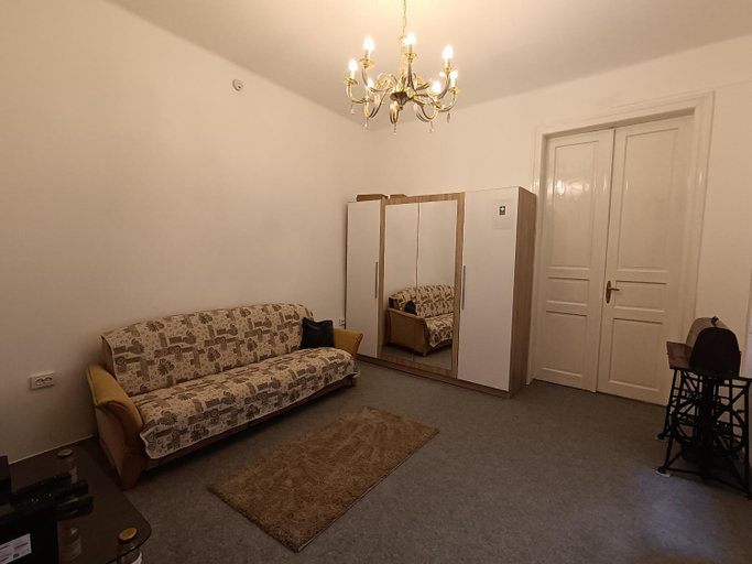 Others 2, Budapest Airport Rom Apartman, Budapesti