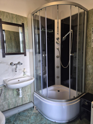 Shower, Hostel Dobranocka, Toruń City