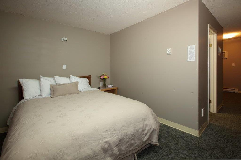 Bedroom 4, Anchor Riverfront Motel, Columbia-Shuswap