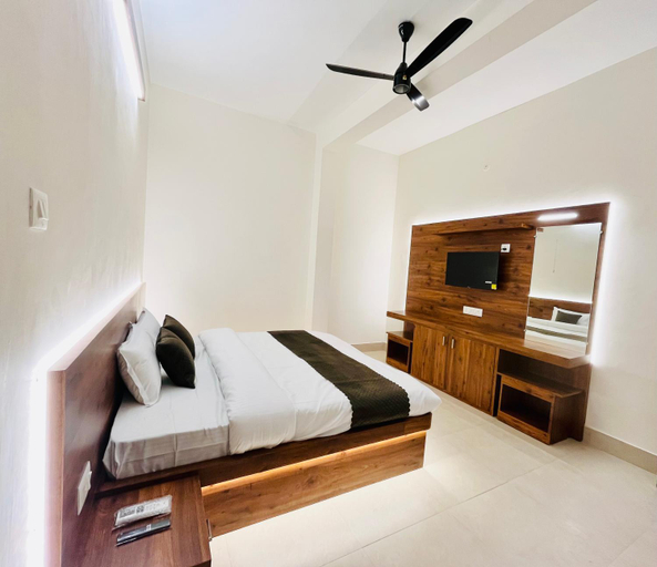 Bedroom 3, PUSHKAR EATS RESTAURANT and ROOMS, Ajmer