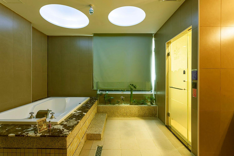 Bathroom 4, PGS Motel, Keelung