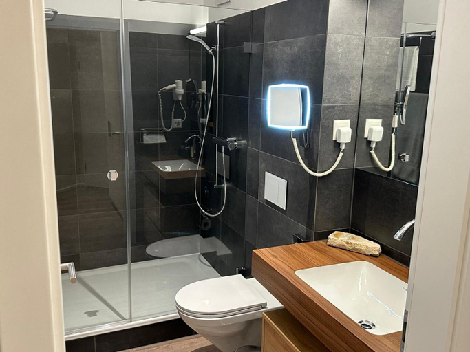 Bathroom 3, TheSuite, Biel