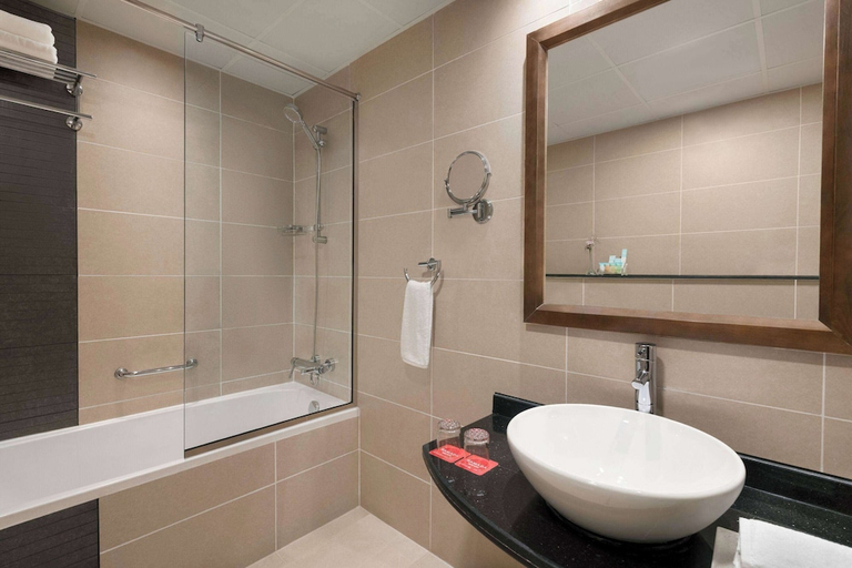 Bathroom 4, Ramada By Wyndham Deira, Dubai