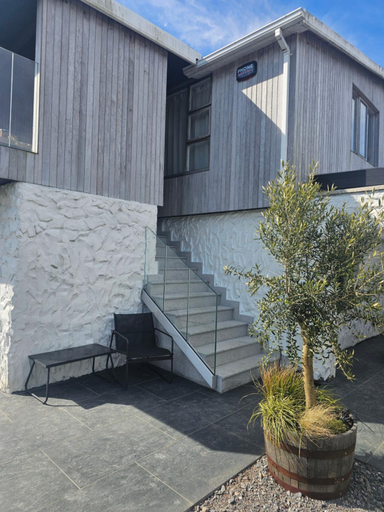 Others 4, Contemporary Dublin Suite with hot tub, Dublin