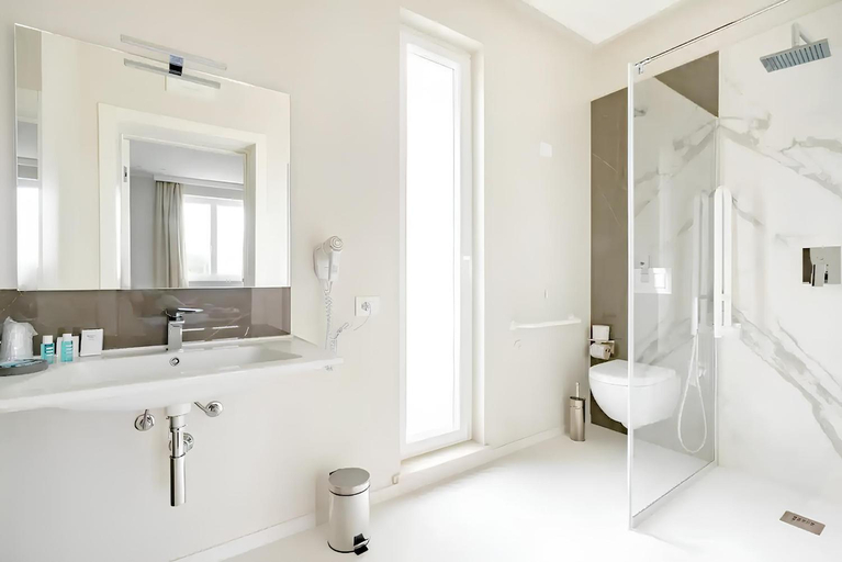 Bathroom 4, SHoruq, Trapani