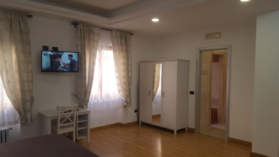 Others 2, Camere Santa Rita, Foggia