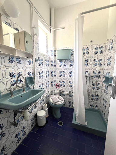Bathroom 5, Panorama Apartments, Attica