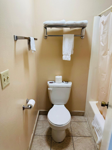 Bathroom 3, Franciscan Inn Motel, San Diego