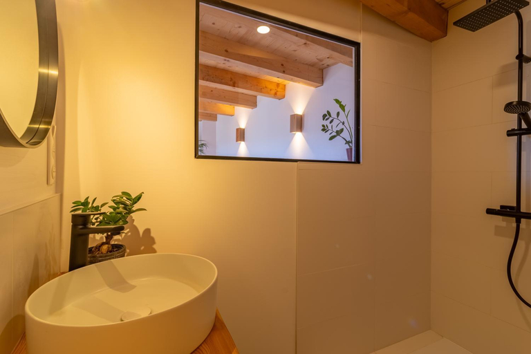 Bathroom 3, Alesina, Savoie