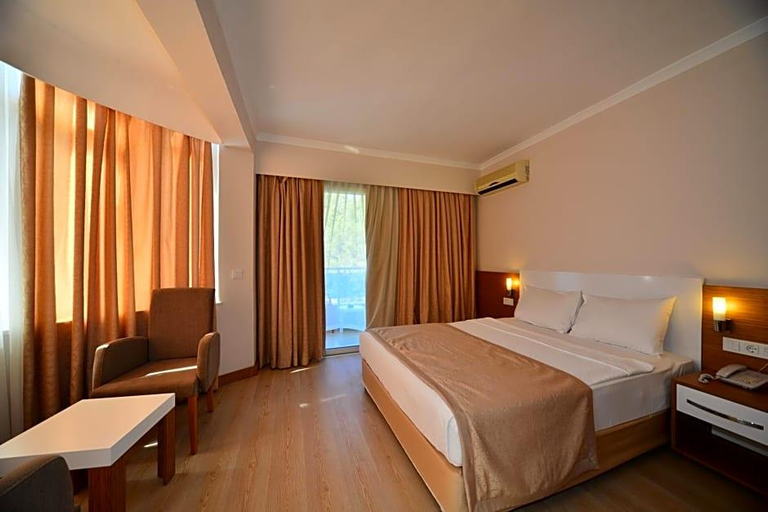 Bedroom 2, Annabella Diamond Hotel - All Inclusive, Alanya
