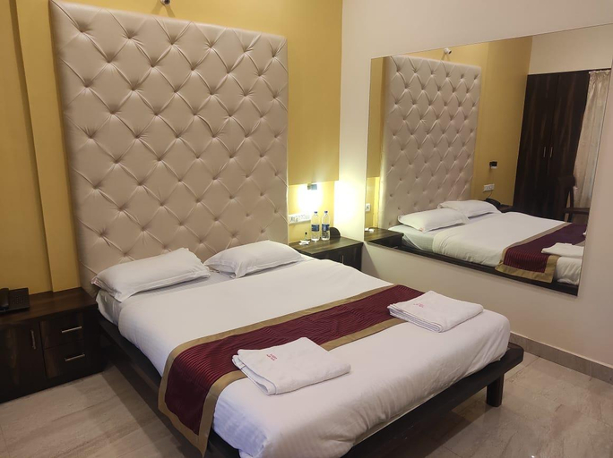 Bedroom 3, Hotel Deepak Executive, Ganpatipule, Ratnagiri