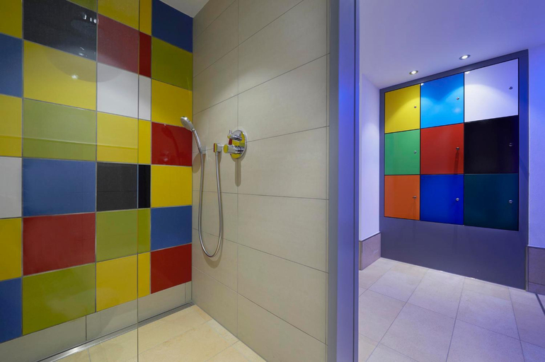Bathroom 4, Burg-Hotel, Donnersbergkreis
