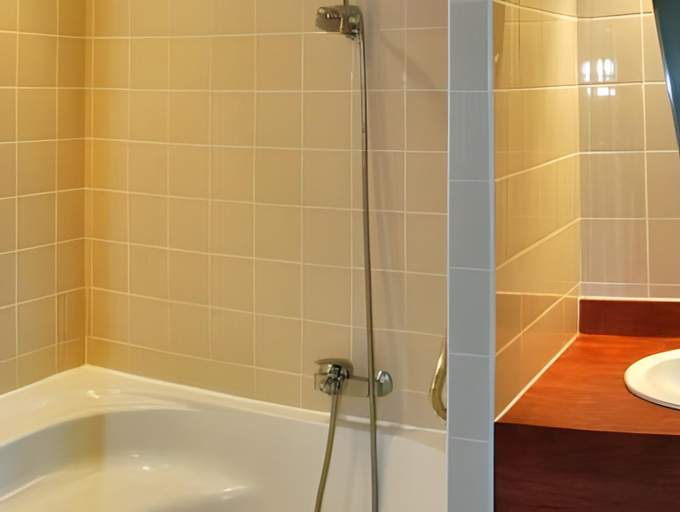 Bathroom 3, La Route d'Argent, Aveyron