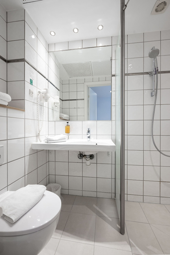 Bathroom 3, GO Hotel Ansgar, Copenhagen