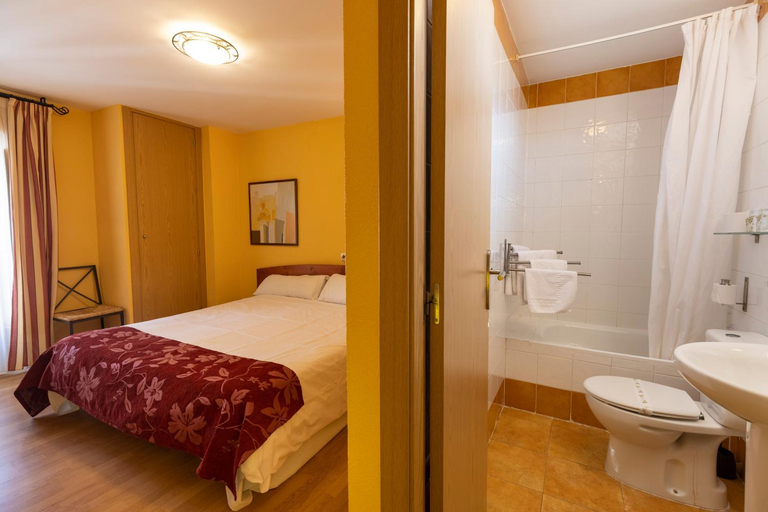 Bedroom 3, Hostal Restaurante Puerta Del Alcazar, Ávila