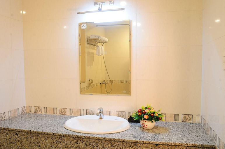 Bathroom 4, Dong Do Saigon Hotel, Tân Bình