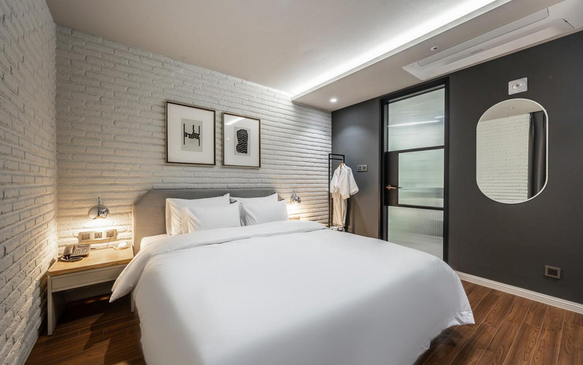 Bedroom 3, Busan Sajik Baseball Field Brown Dot, Buk