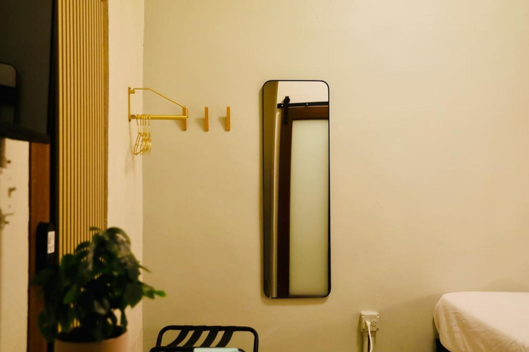 Bedroom 2, Room 7: Design-Forward Studio by Lagoon